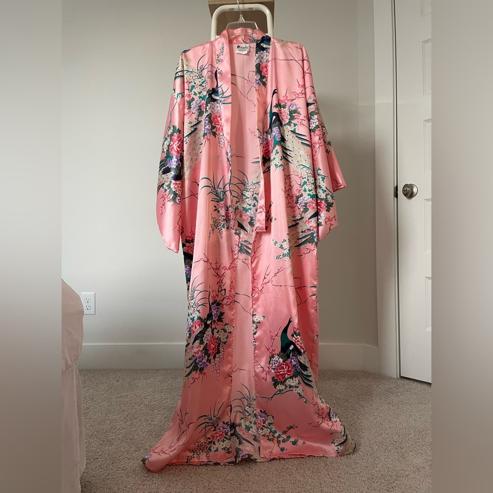 Pink Kimono robe 👘